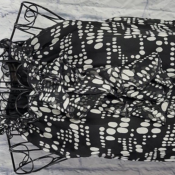 THE LIMITED Black‎ and White Dotted Ruffled Sleeveless Blouse Medium - Picture 2 of 6